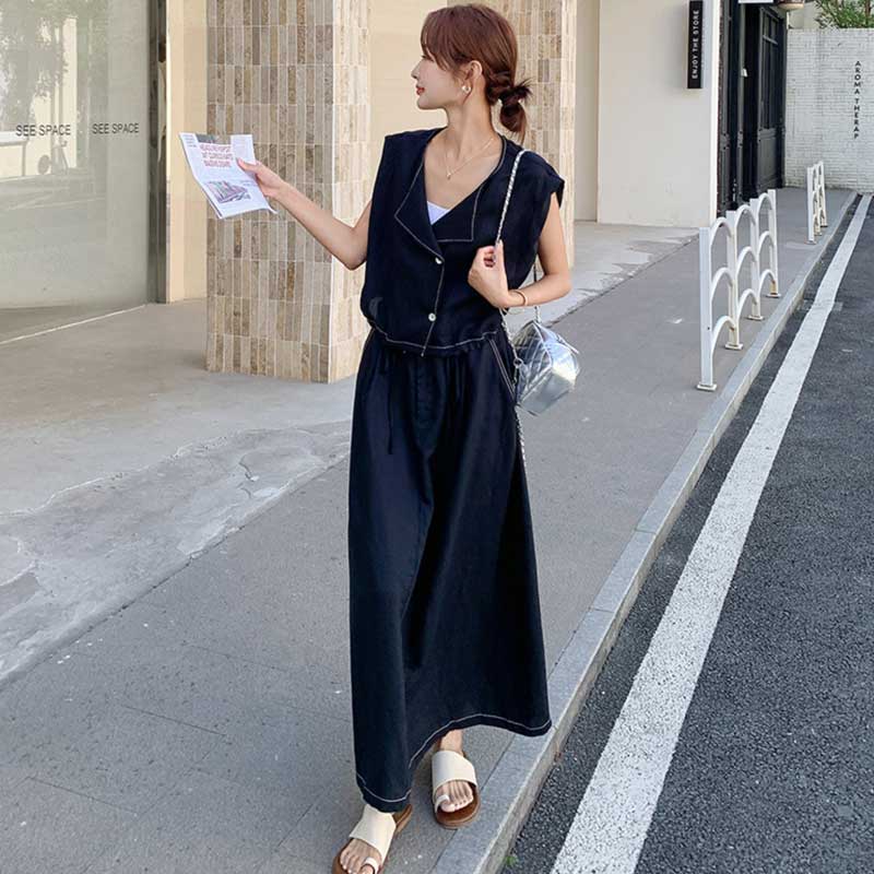 Vネックベスト×ロングスカート