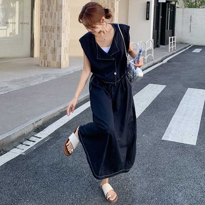 Vネックベスト×ロングスカート