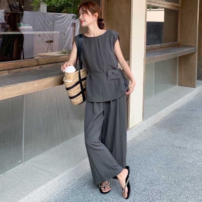 2WAYノースリーブトップス×ワイドパンツ