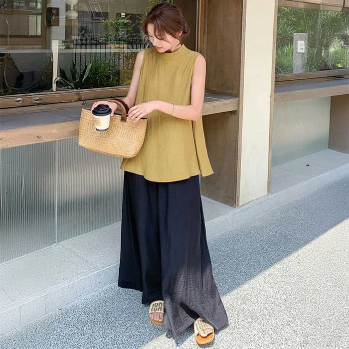 モックネックノースリーブトップス×ワイドパンツ