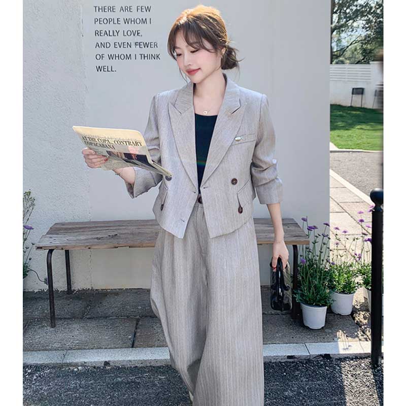 ショート丈テーラードジャケット×ワイドパンツ