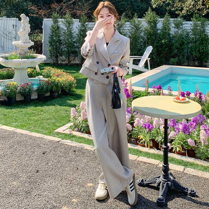 ショート丈テーラードジャケット×ワイドパンツ