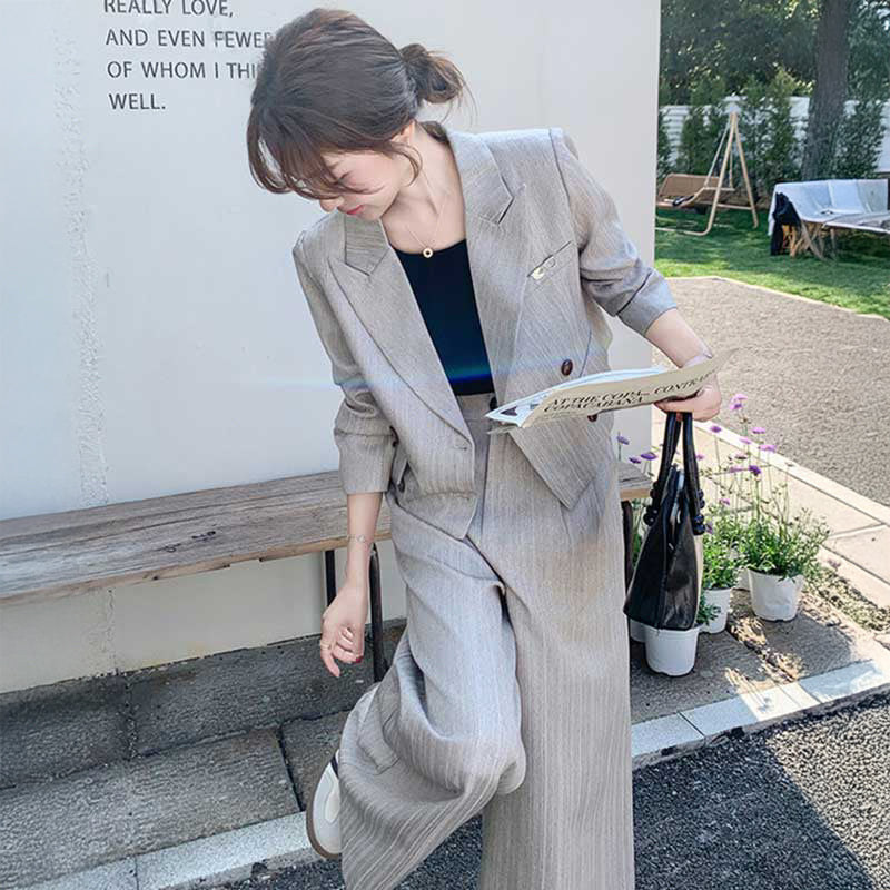 ショート丈テーラードジャケット×ワイドパンツ