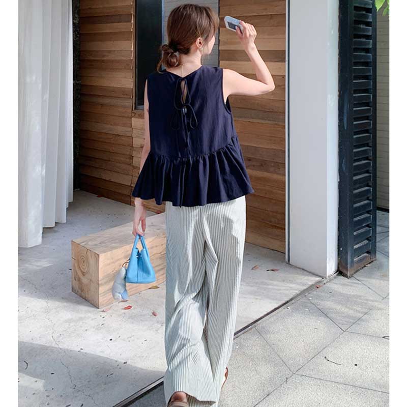 フリルヘムトップス×ストライプワイドパンツ