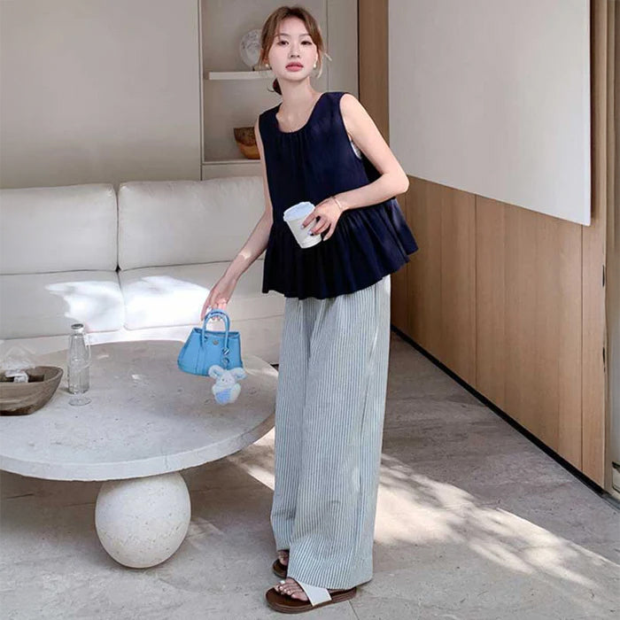 フリルヘムトップス×ストライプワイドパンツ