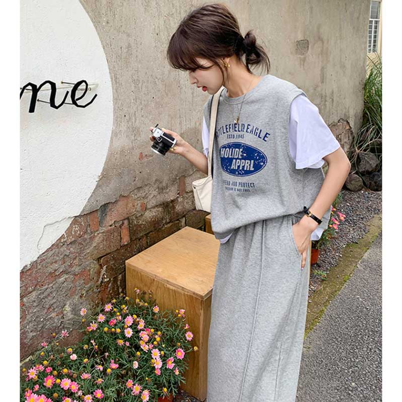 プリントロゴレイヤード風トップス×ペンシルスカート