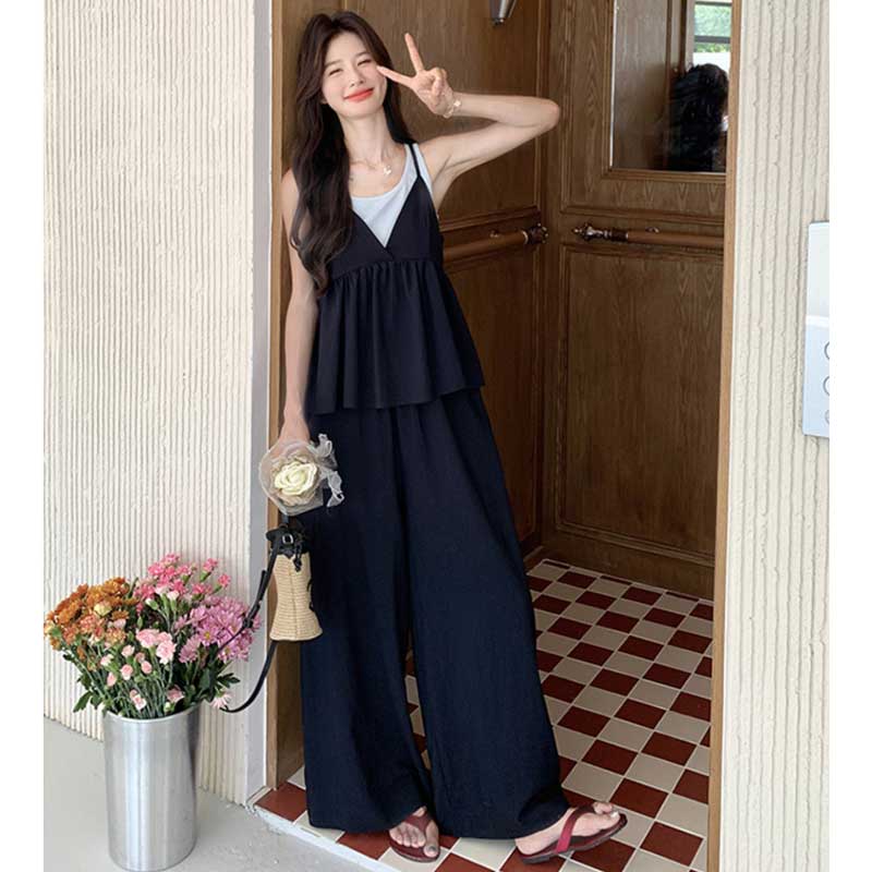 レイヤード風フリルキャミソール×ワイドパンツ