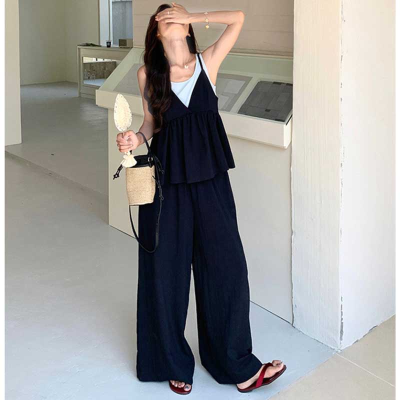 レイヤード風フリルキャミソール×ワイドパンツ