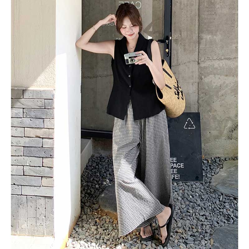 ノースリーブVネックトップス×ギンガムチェックワイドパンツ