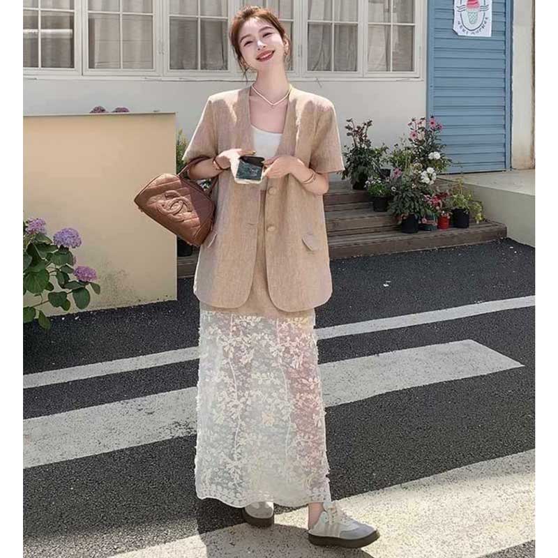 ノーカラージャケット×レース切り替えスカート
