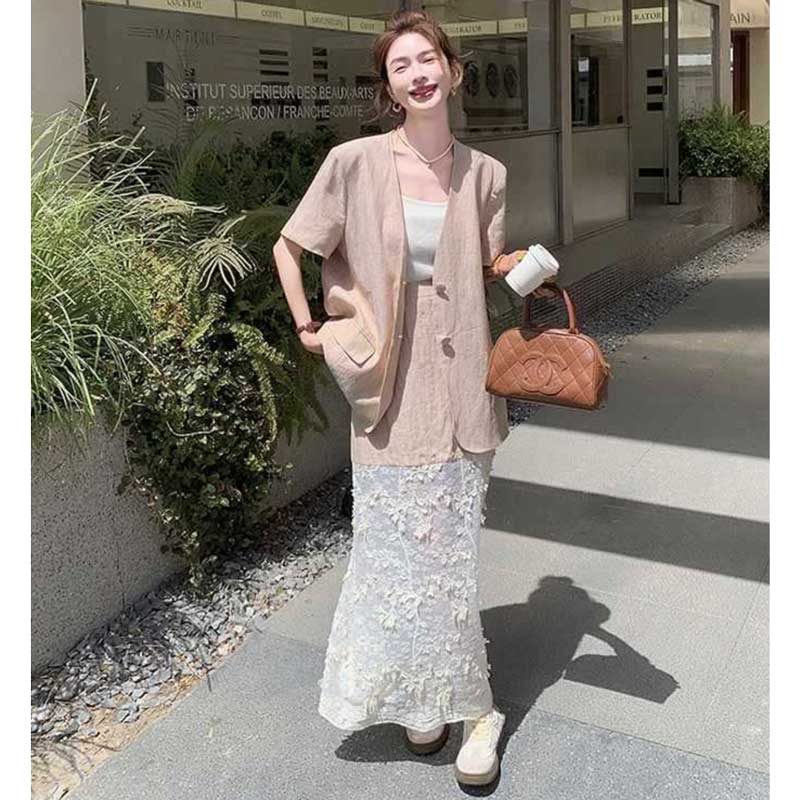 ノーカラージャケット×レース切り替えスカート
