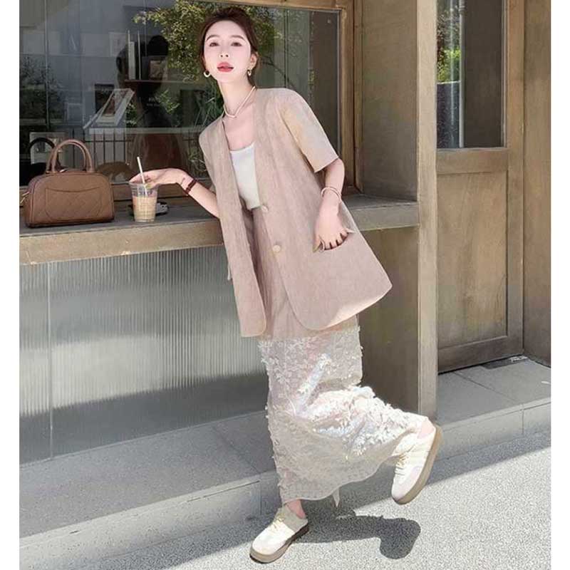 ノーカラージャケット×レース切り替えスカート