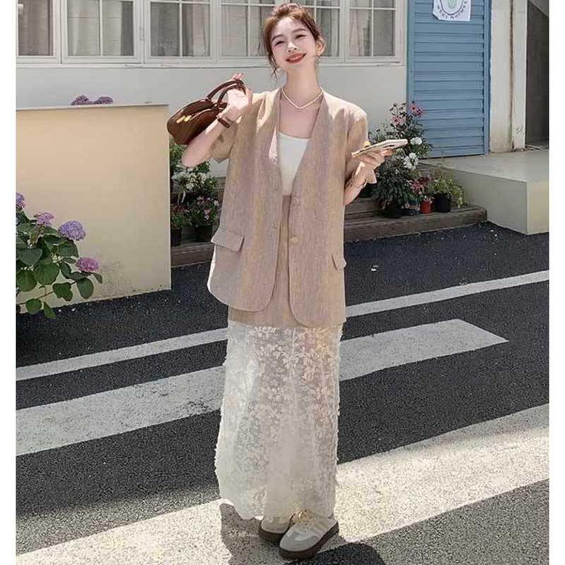 ノーカラージャケット×レース切り替えスカート