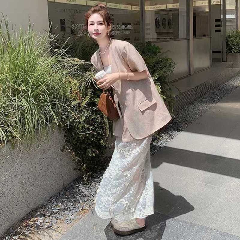 ノーカラージャケット×レース切り替えスカート