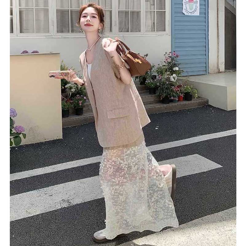 ノーカラージャケット×レース切り替えスカート