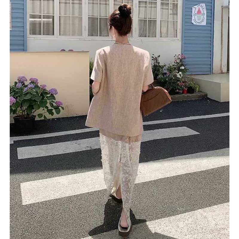ノーカラージャケット×レース切り替えスカート