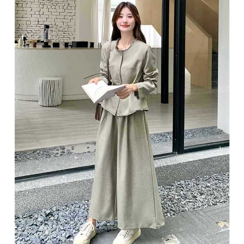 ベルト付きジャケット×ガウチョパンツ