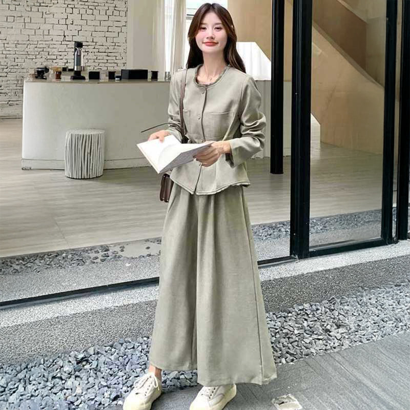 ベルト付きジャケット×ガウチョパンツ