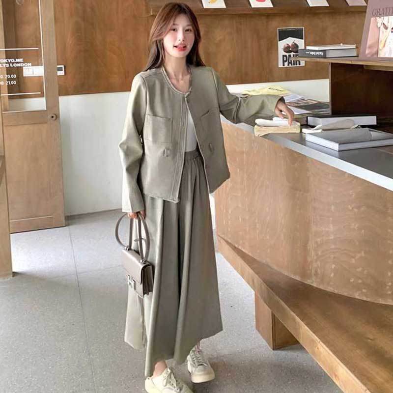 ベルト付きジャケット×ガウチョパンツ