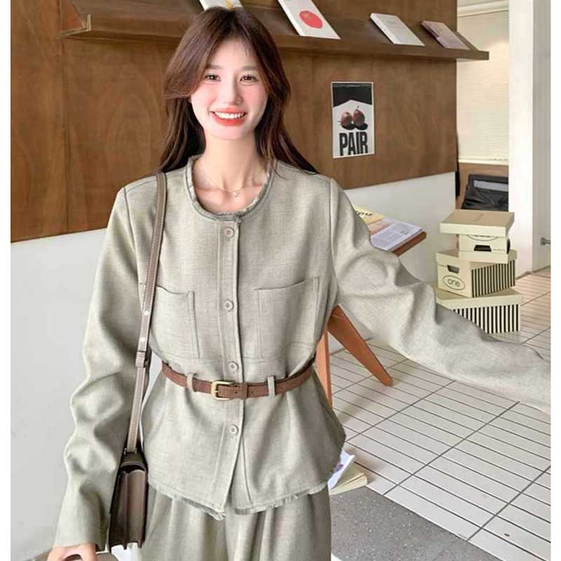 ベルト付きジャケット×ガウチョパンツ