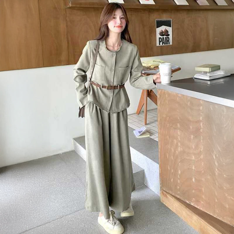 ベルト付きジャケット×ガウチョパンツ