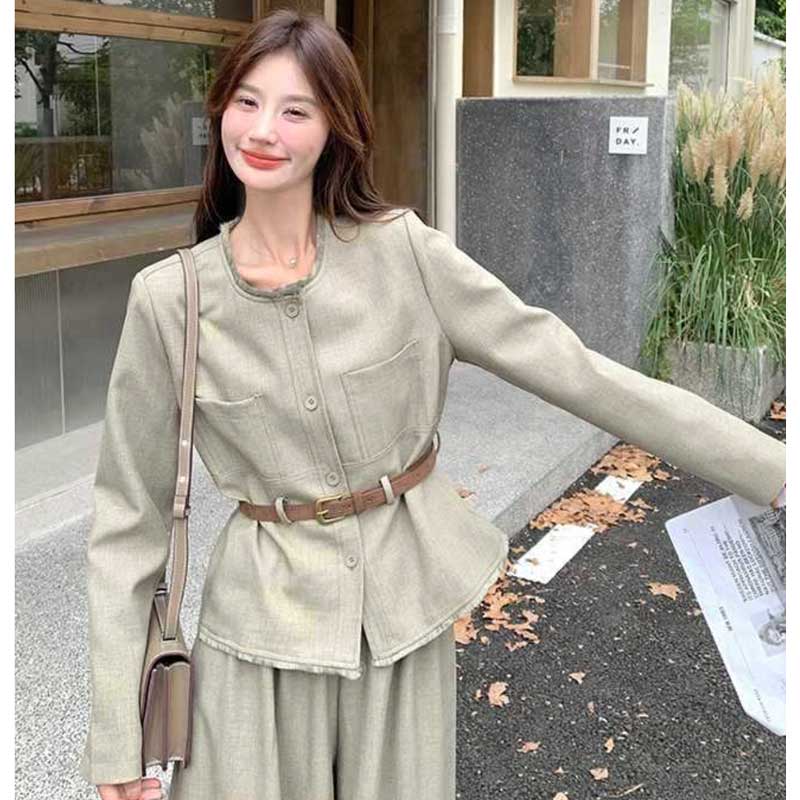 ベルト付きジャケット×ガウチョパンツ