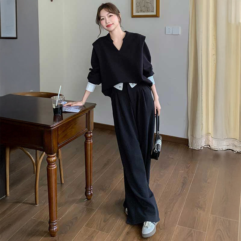 Vネックプルオーバー×ワイドパンツ