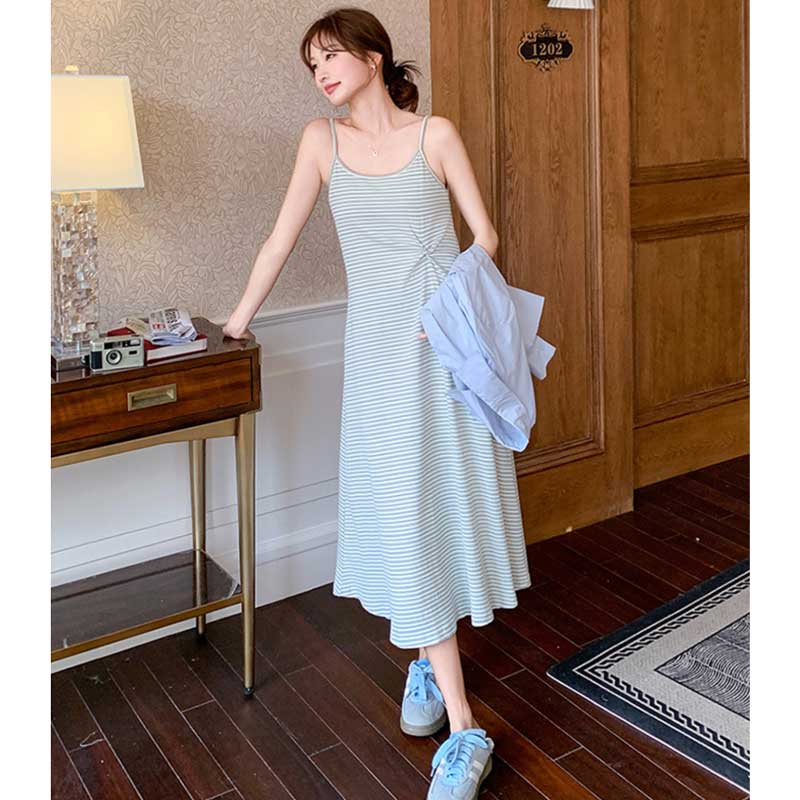 バックスリットシャツ×ボーダーワンピース