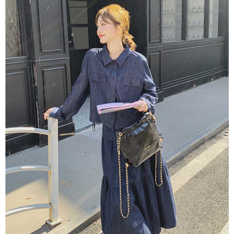 デニムシャツ×ティアードロングスカート