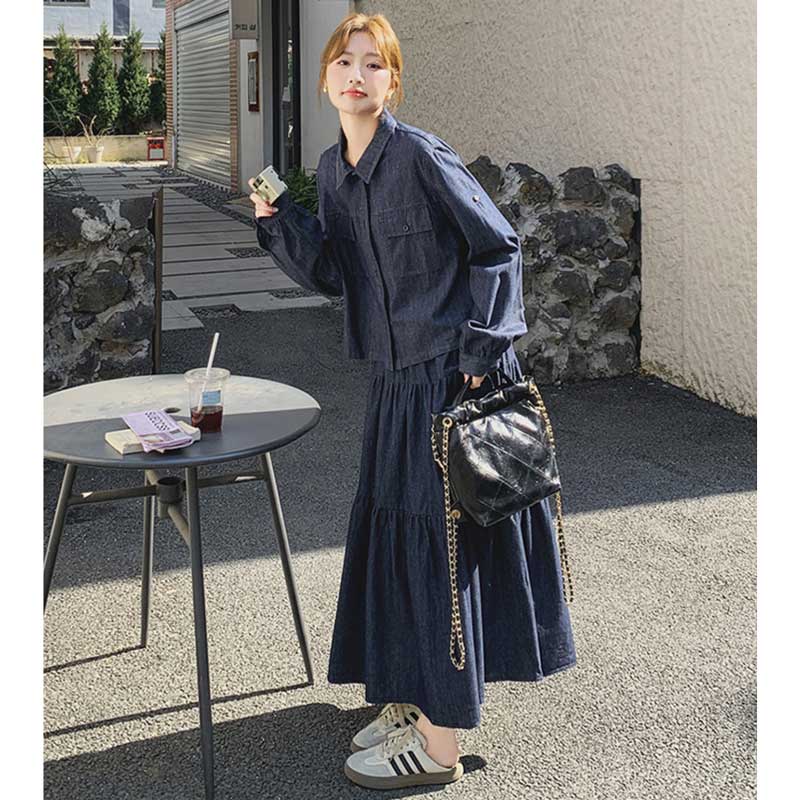 デニムシャツ×ティアードロングスカート