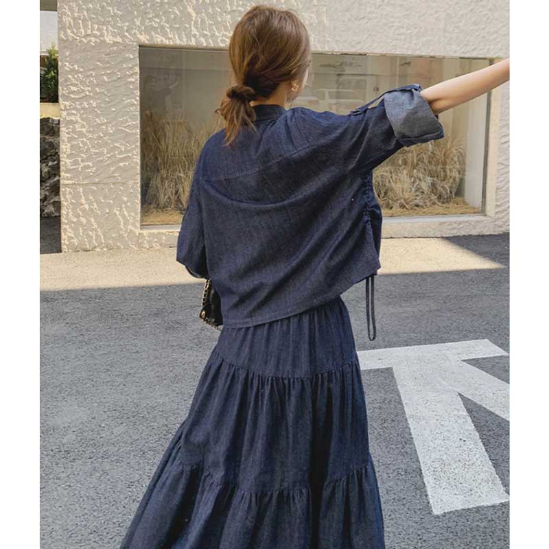 デニムシャツ×ティアードロングスカート