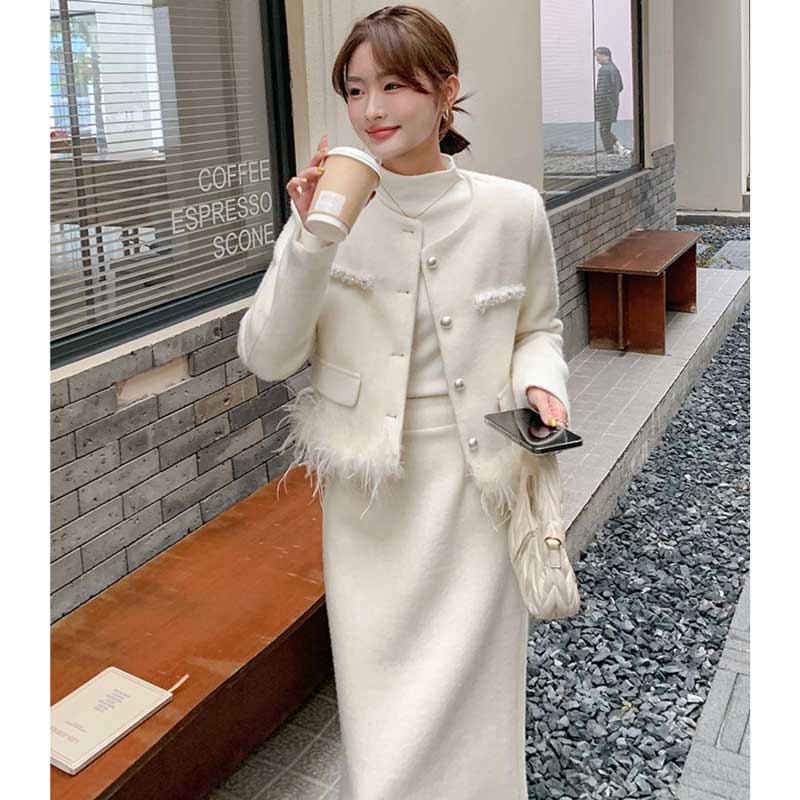 ファー付きノーカラージャケット×ロングスカート
