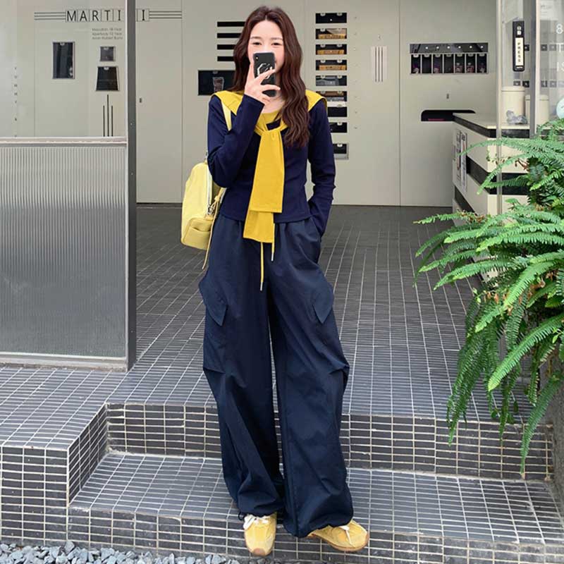 スポーティーカットソー×ワイドカーゴパンツ