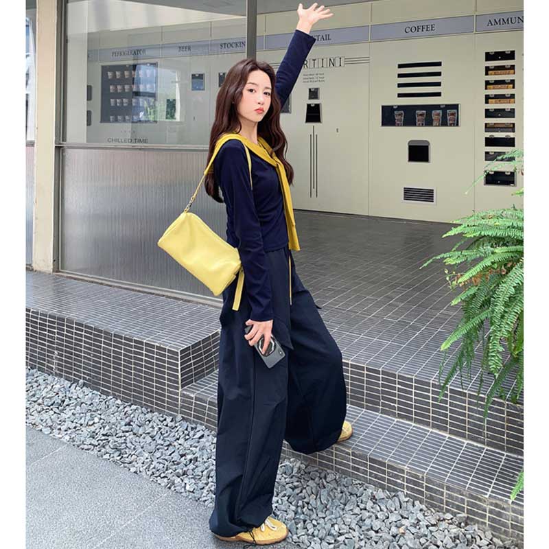 スポーティーカットソー×ワイドカーゴパンツ