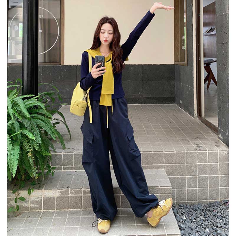 スポーティーカットソー×ワイドカーゴパンツ