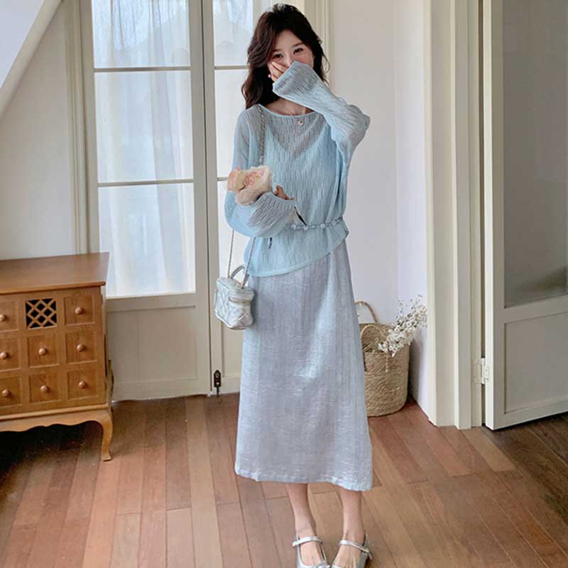 シアーニット×シャイニーキャミワンピース