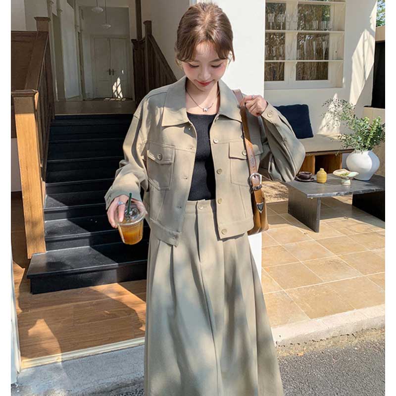 ミリタリーテイストジャケット×フレアスカート
