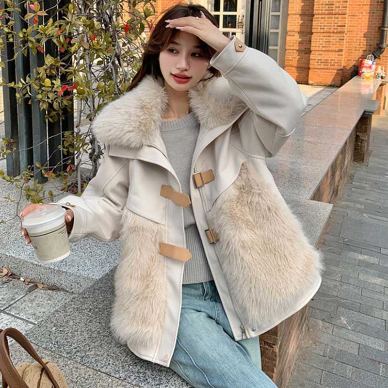 ファー切り替えコート（ベージュ）秋/冬 冬の街に映える存在感