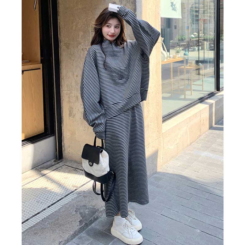 ボーダーハーフジップトップス×ロングスカート