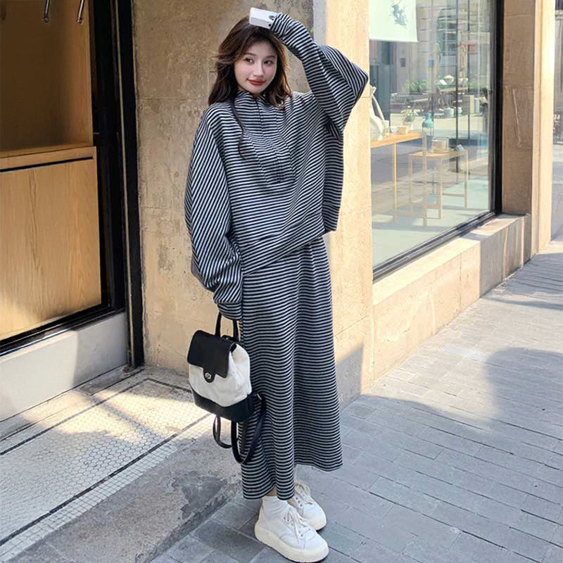 ボーダーハーフジップトップス×ロングスカート