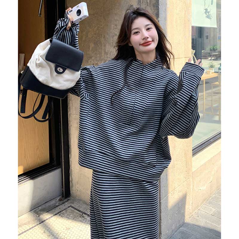 ボーダーハーフジップトップス×ロングスカート