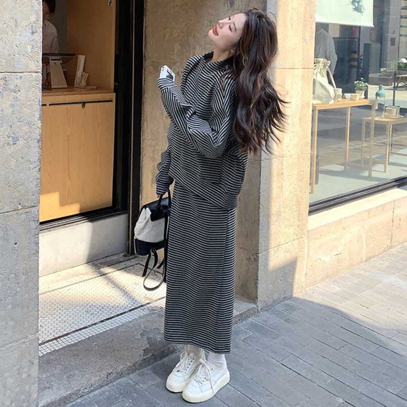 ボーダーハーフジップトップス×ロングスカート