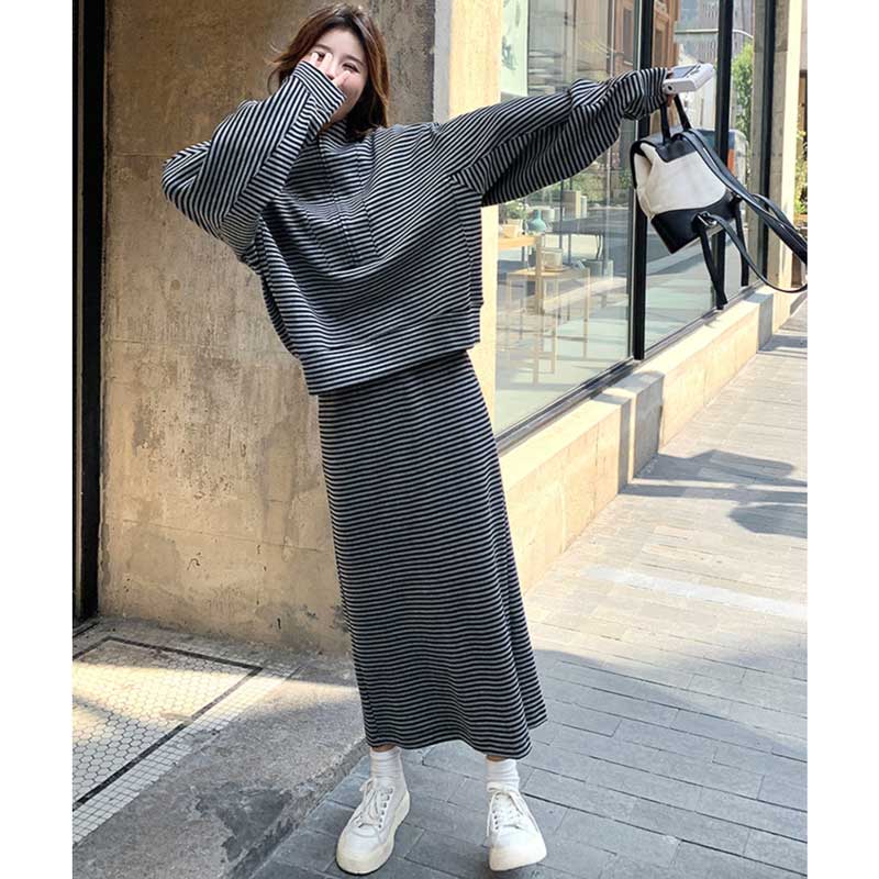 ボーダーハーフジップトップス×ロングスカート