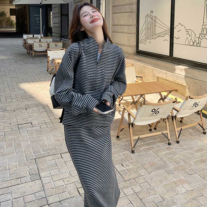 ボーダーハーフジップトップス×ロングスカート