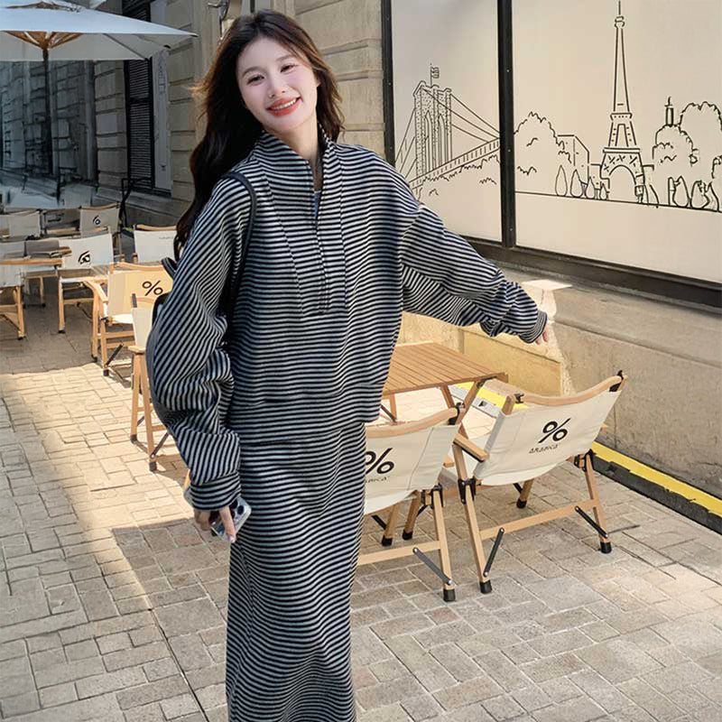 ボーダーハーフジップトップス×ロングスカート