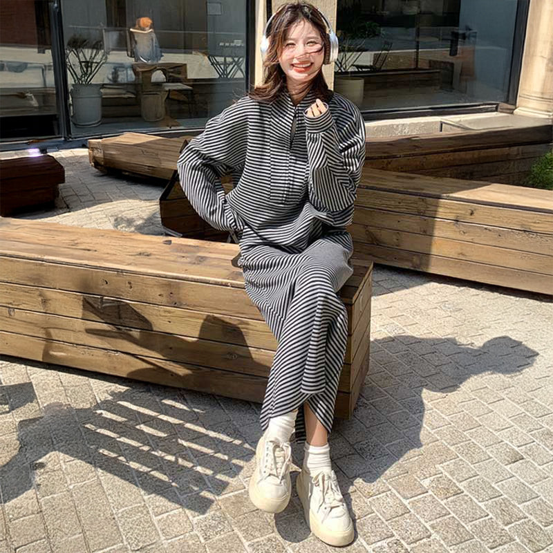 ボーダーハーフジップトップス×ロングスカート