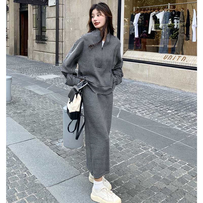 ボーダーハーフジップトップス×ロングスカート