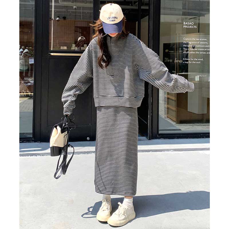 ボーダーハーフジップトップス×ロングスカート