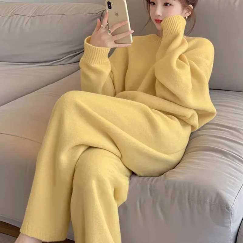 ニットプルオーバー×ワイドパンツセットアップ