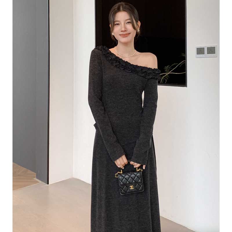 ワンショルダーフリルネックセットアップ